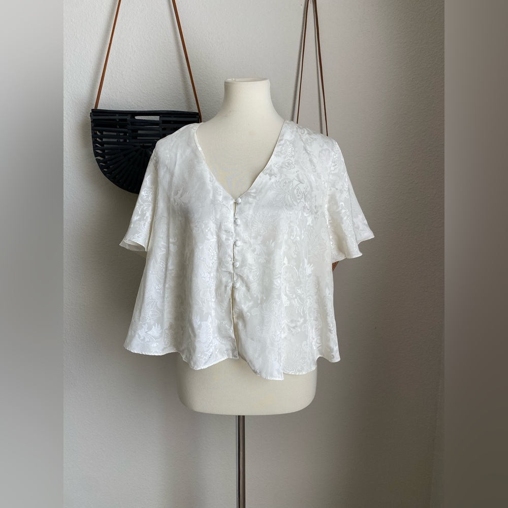 The Lingerie Collection White Paisley Button Night Top, Size Medium